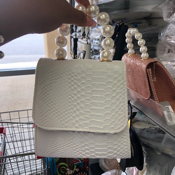 Clothes and Accessories - Picture 4 of 15